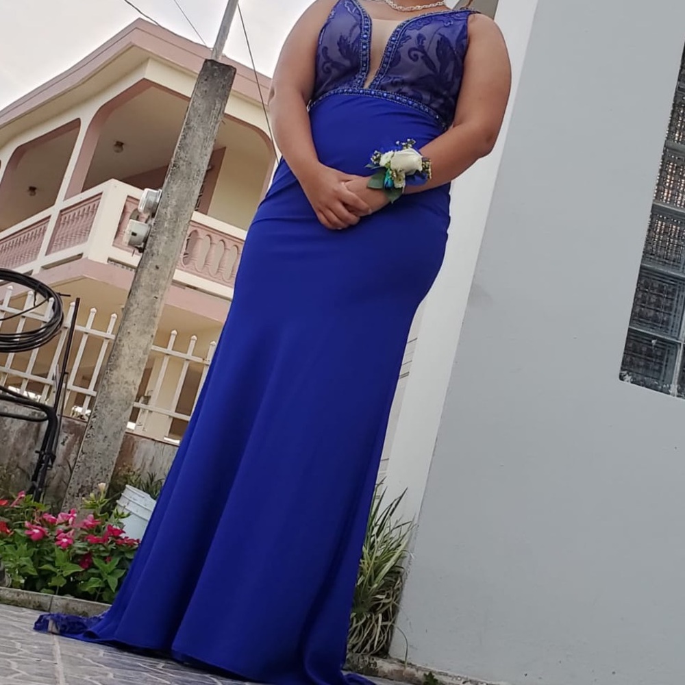 Elegant Navy Blue Evening Gown with Lace Details